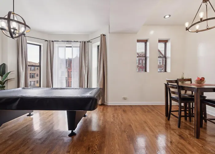 Near Downtown & Uchicago Apartment Chicago