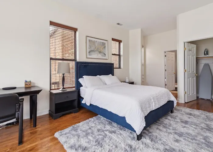 Apartment Near Downtown & Uchicago
